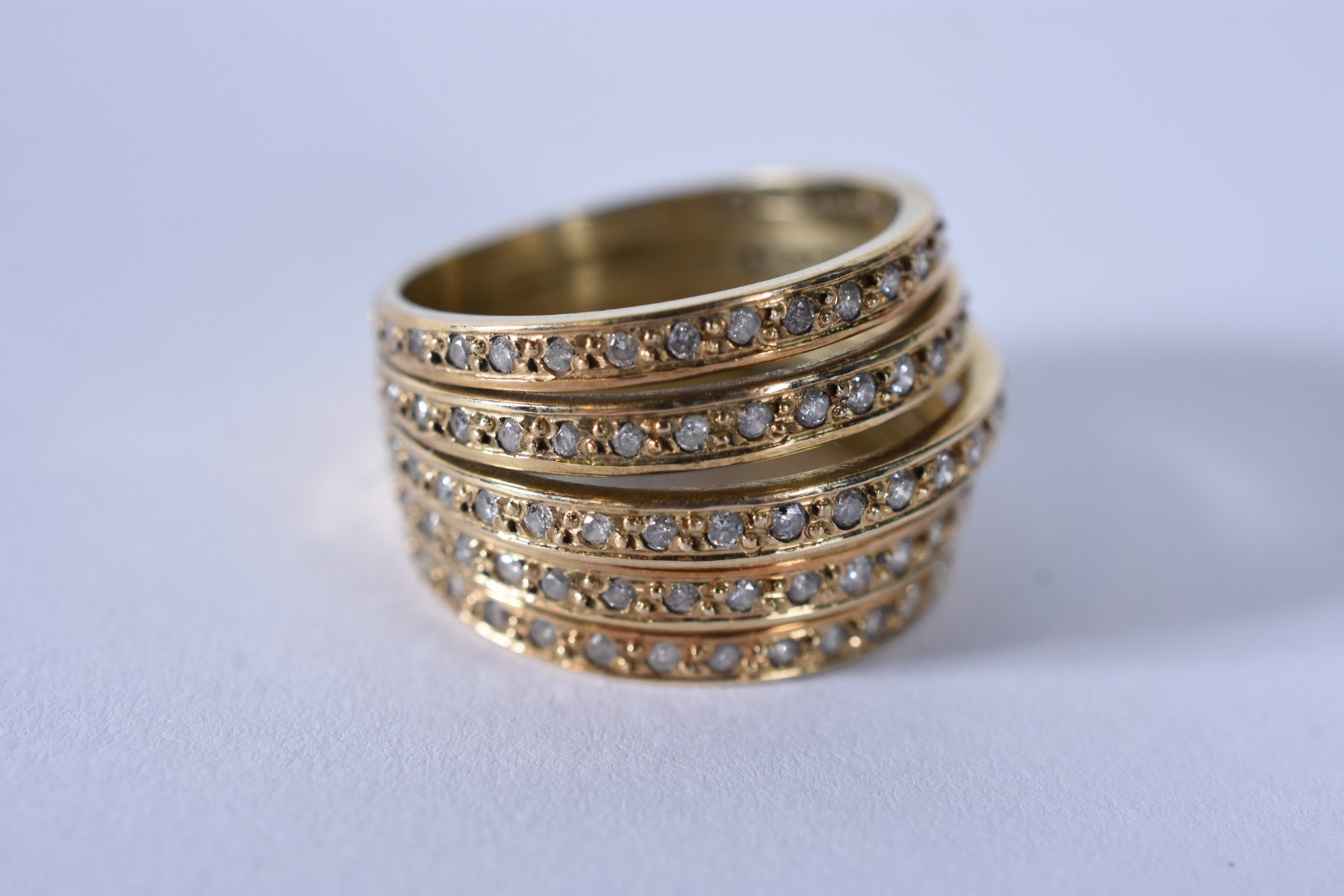 Anel de ouro 18 k, contraste 750 com 5 aros todos cravejados com... - foto 1 de 6