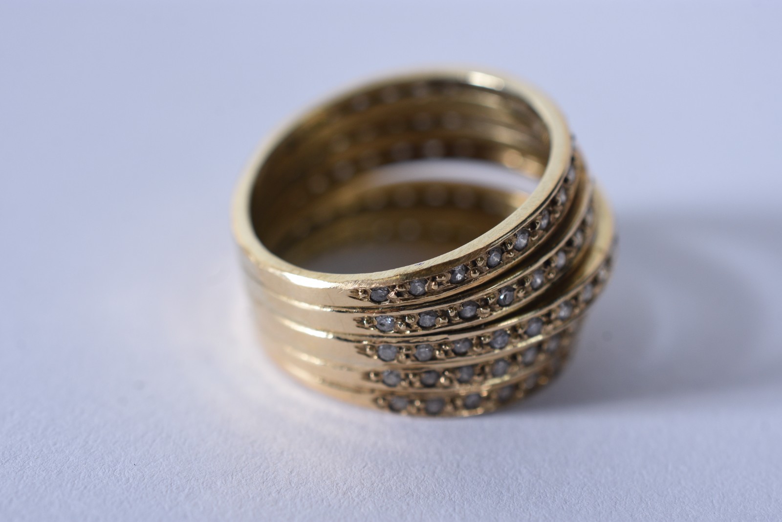 Anel de ouro 18 k, contraste 750 com 5 aros todos cravejados com... - foto 4 de 6