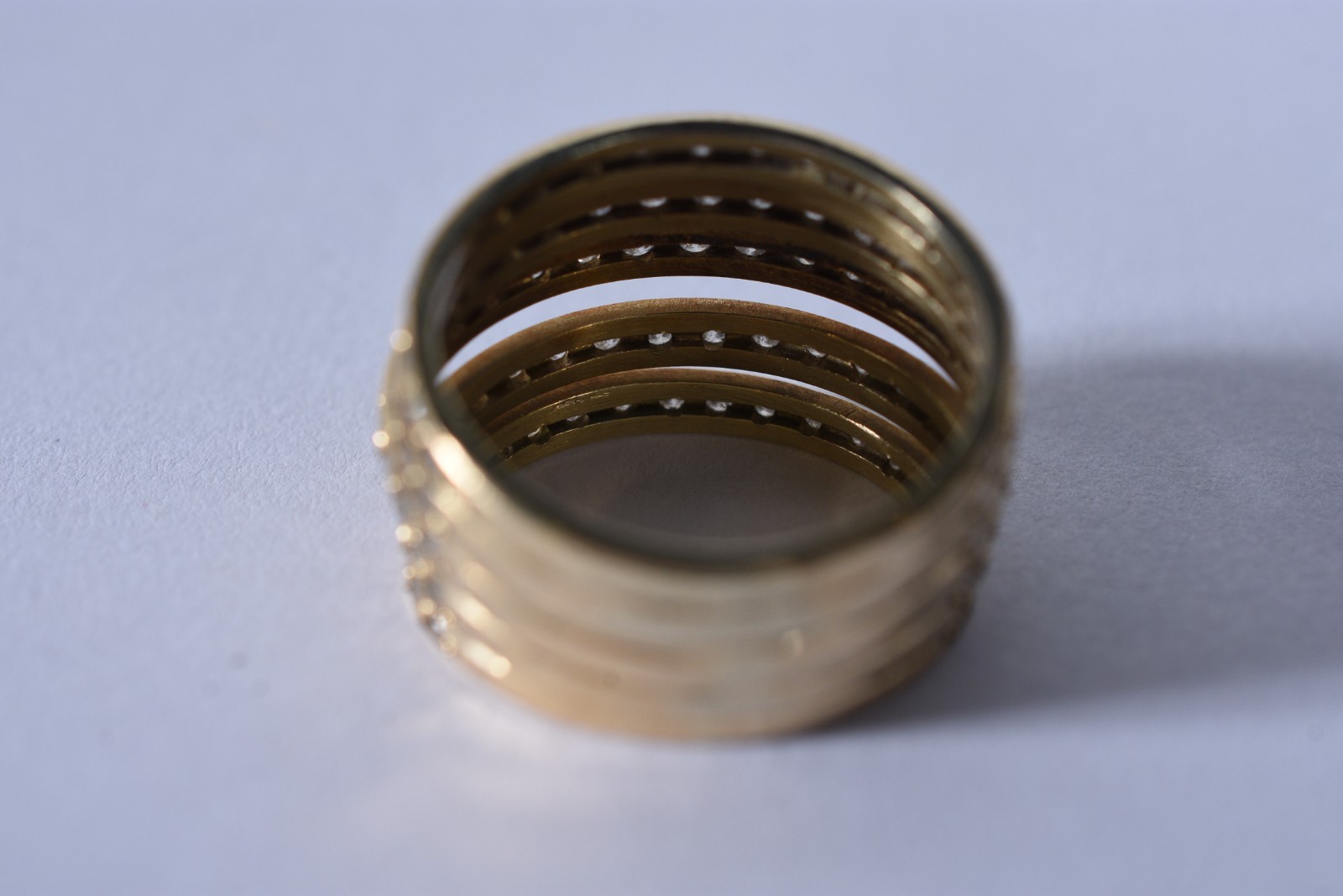Anel de ouro 18 k, contraste 750 com 5 aros todos cravejados com... - foto 5 de 6