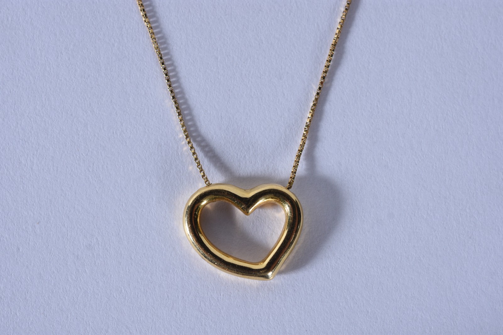 Colar de ouro 18 k, contraste 750 com pingente no feitio coração (Por... - foto 1 de 6