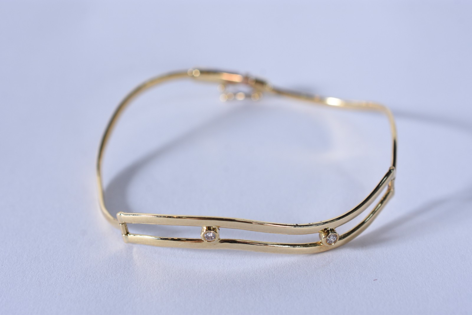 Pulseira de ouro 18 k, contraste 750 com 2 brilhantes (Por motivos de... - foto 1 de 5