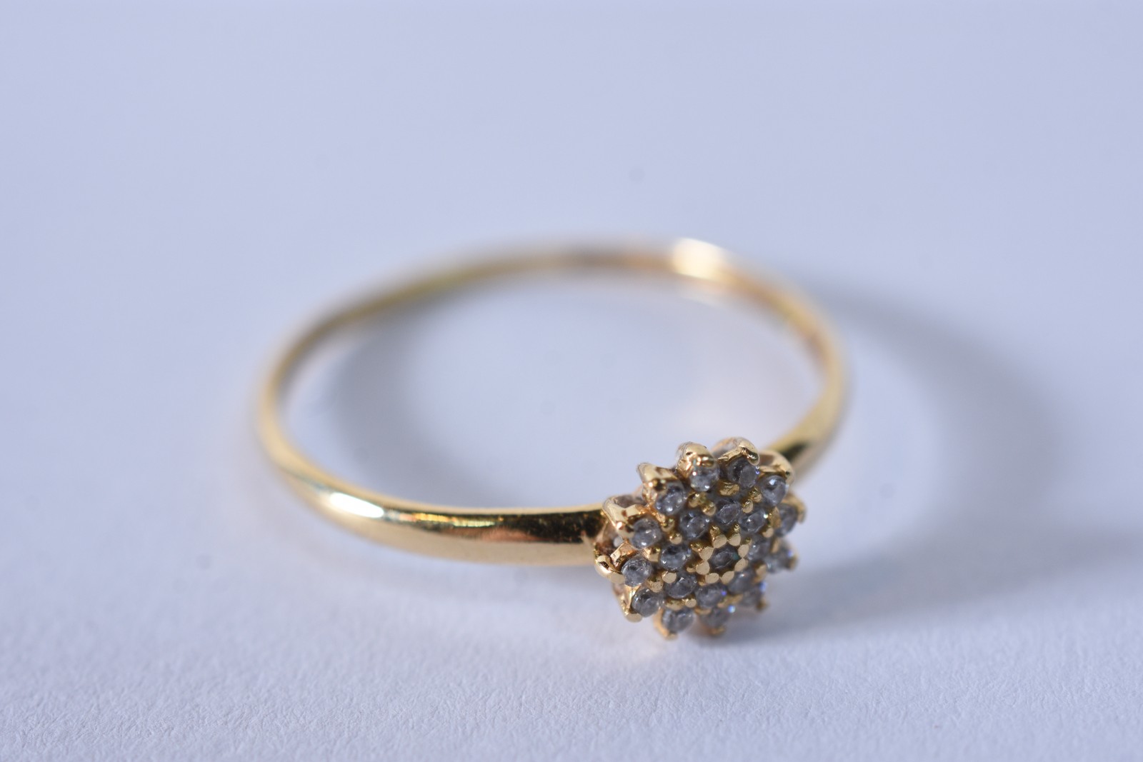 Anel de ouro 18k, contraste 750 feitio chuveiro cravejado com mini... - foto 1 de 5