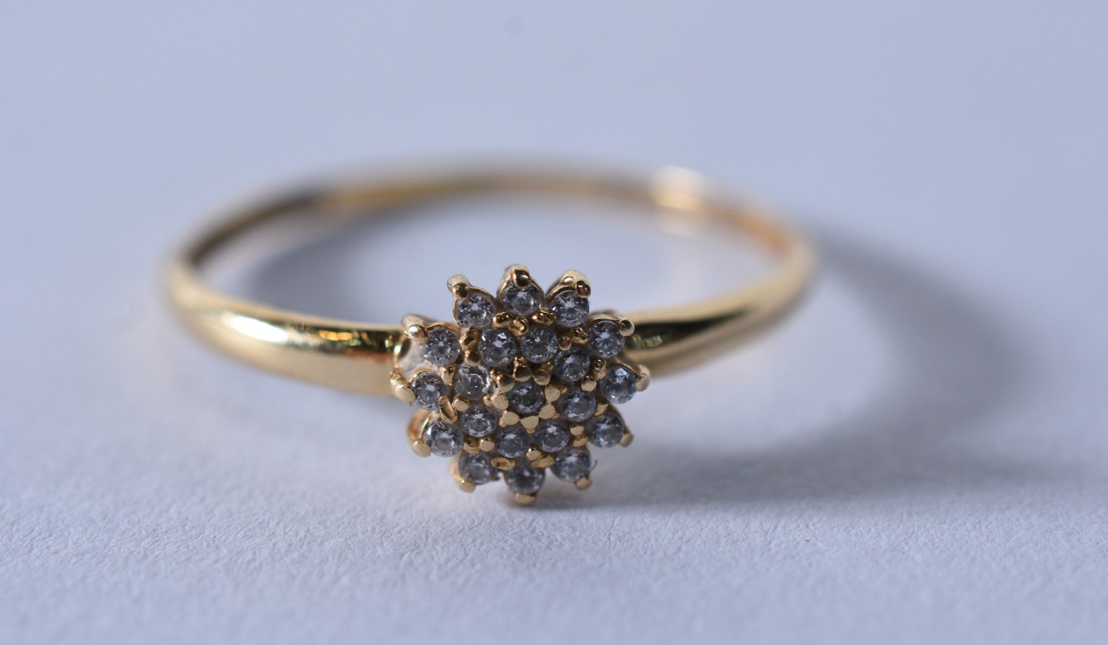 Anel de ouro 18k, contraste 750 feitio chuveiro cravejado com mini... - foto 2 de 5