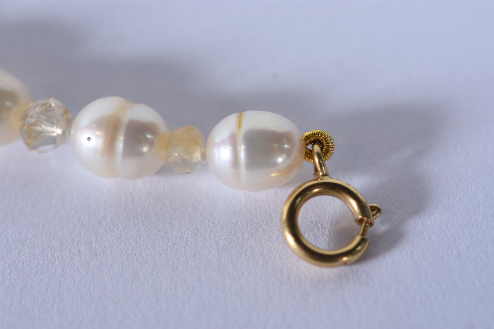 Pulseira de perolas barrocas, fecho de ouro 18 k (Por motivos de... - foto 2 de 4