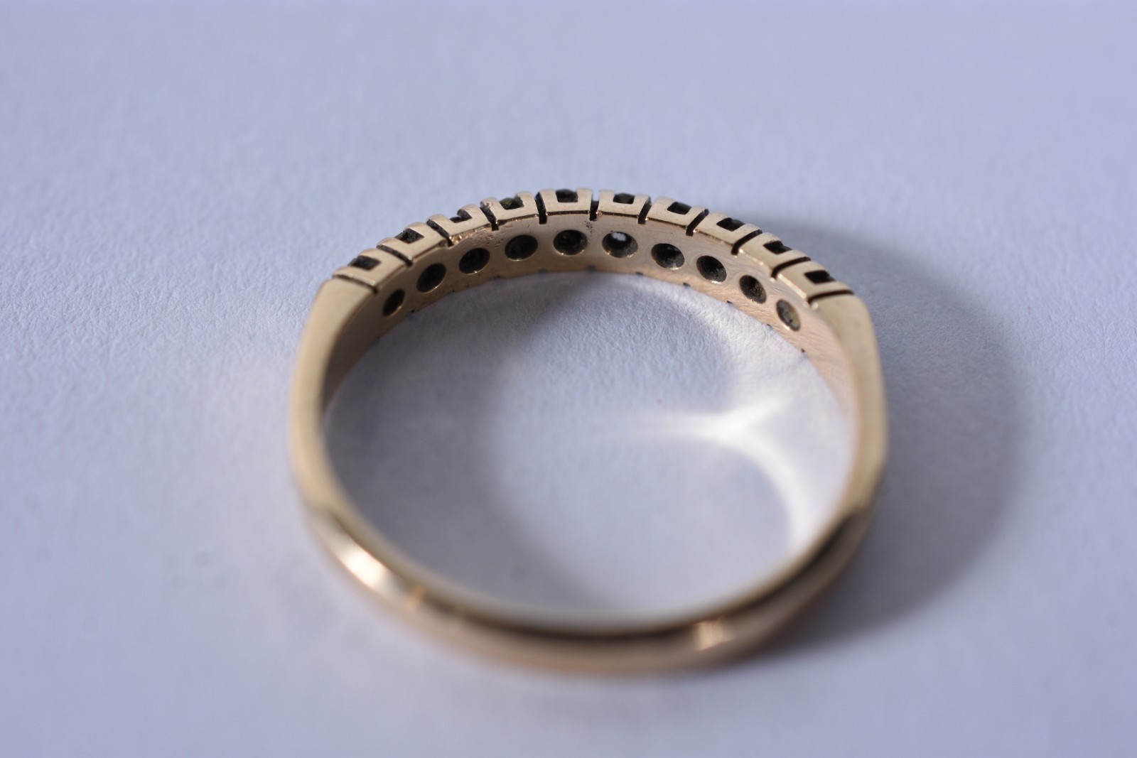 Meia aliança de ouro 18 k, contraste 750, aro 18 (Por motivos de... - foto 4 de 5
