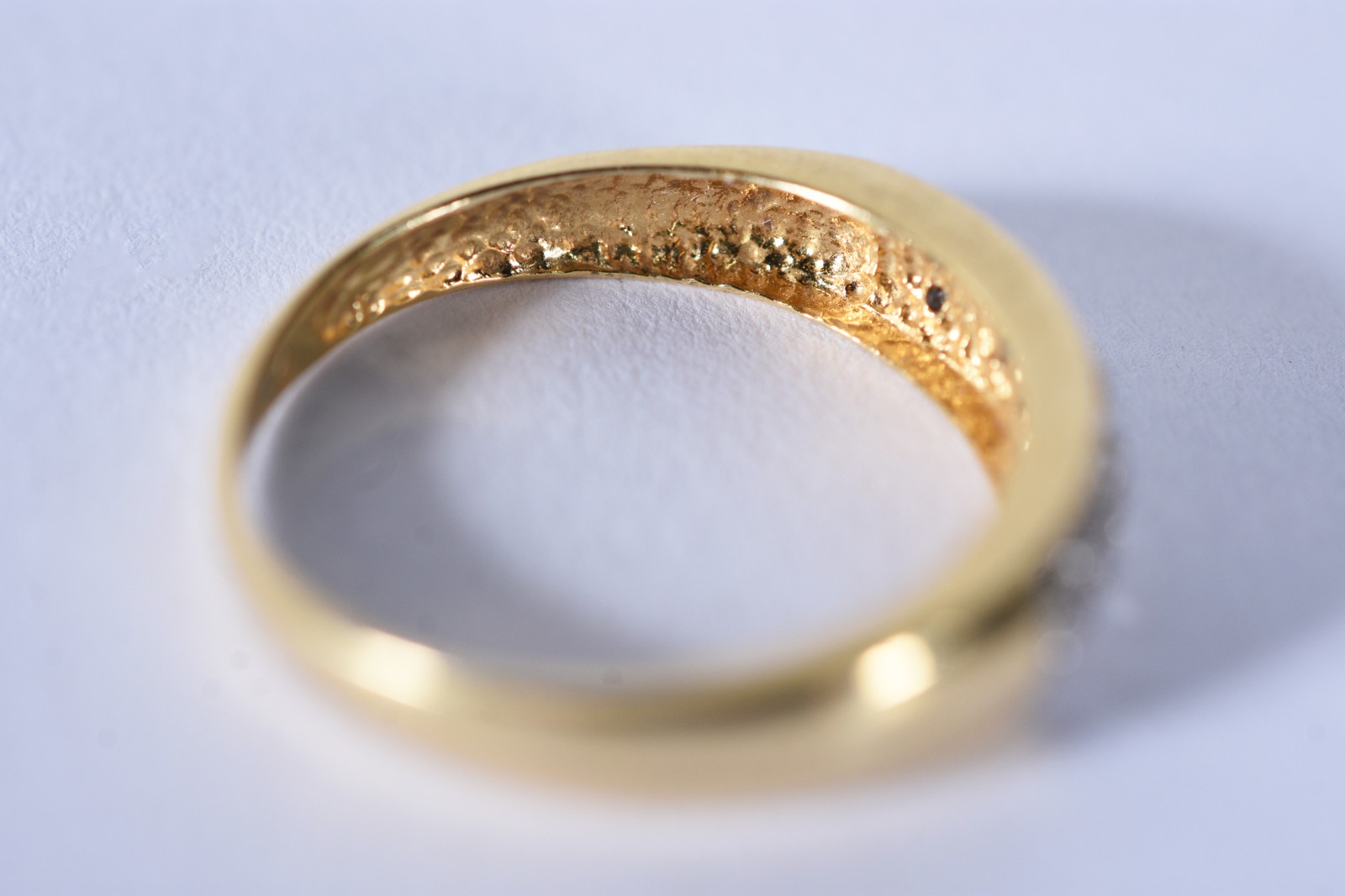 Anel de ouro 18 k, contraste 750, cravejado com mini brilhantes, aro... - foto 4 de 5