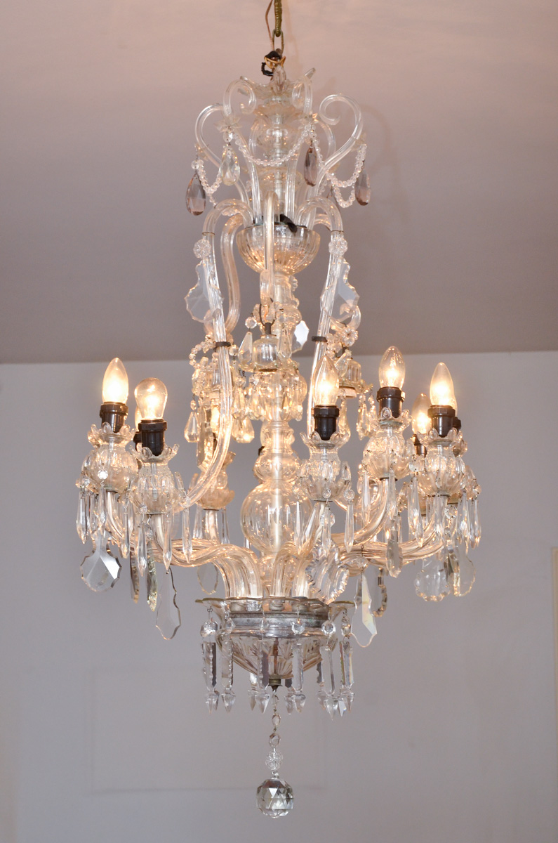 Lustre de cristal para 15 luzes. Diam. 65 cm - alt. 96 cm.