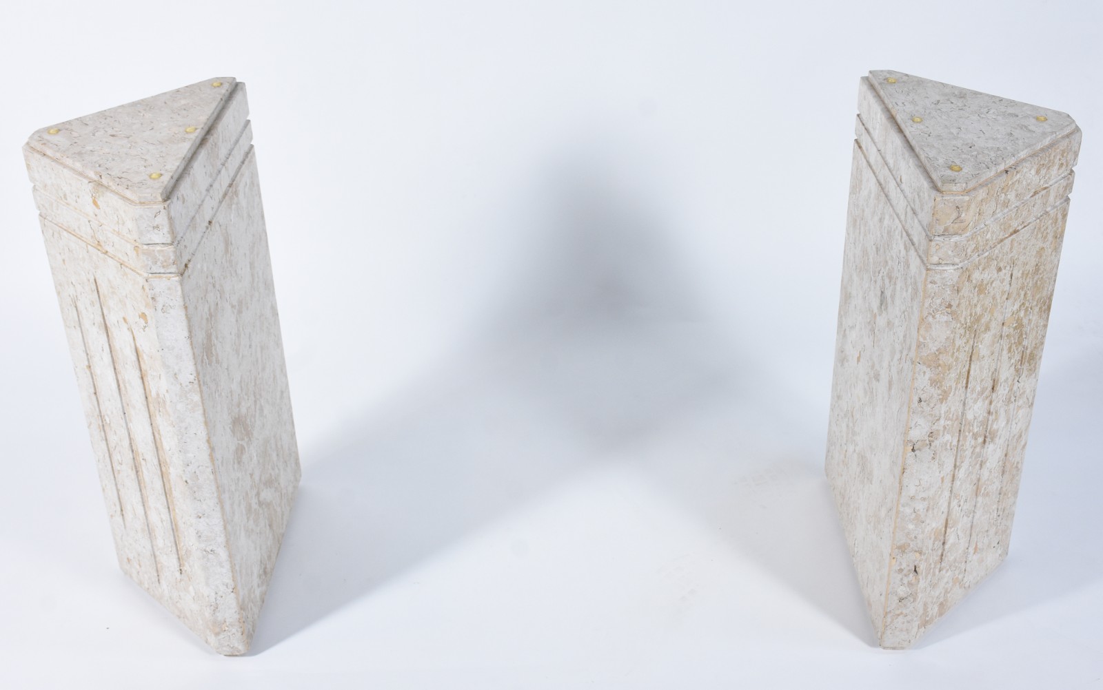 Mesa de jantar com 2 bases de mármore na forma triangular, tampo de... - foto 3 de 8