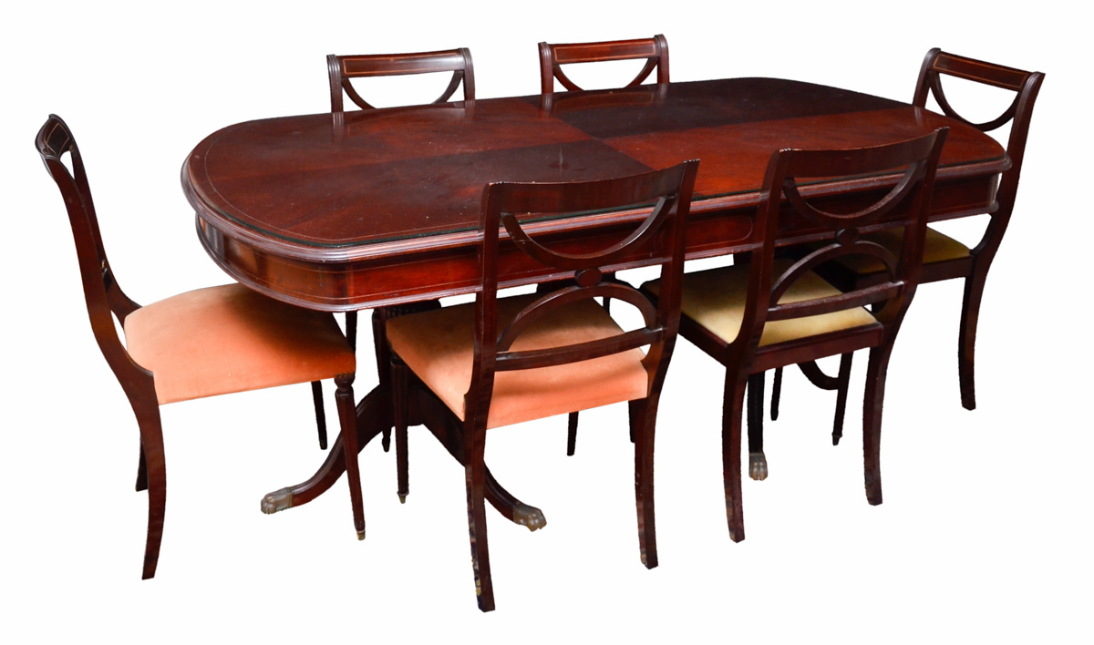 Mesa de jantar de madeira nobre, estilo ingles, med. 1,74 x 1,00 m...