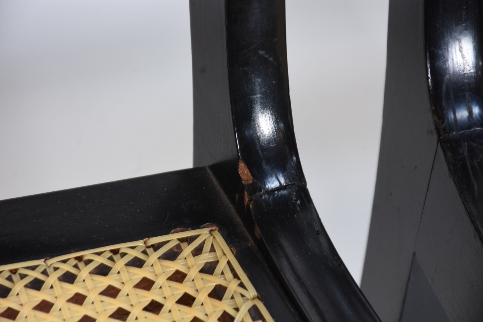 Mesa de jantar de madeira nobre com lacca negra, base em duplo... - foto 6 de 11