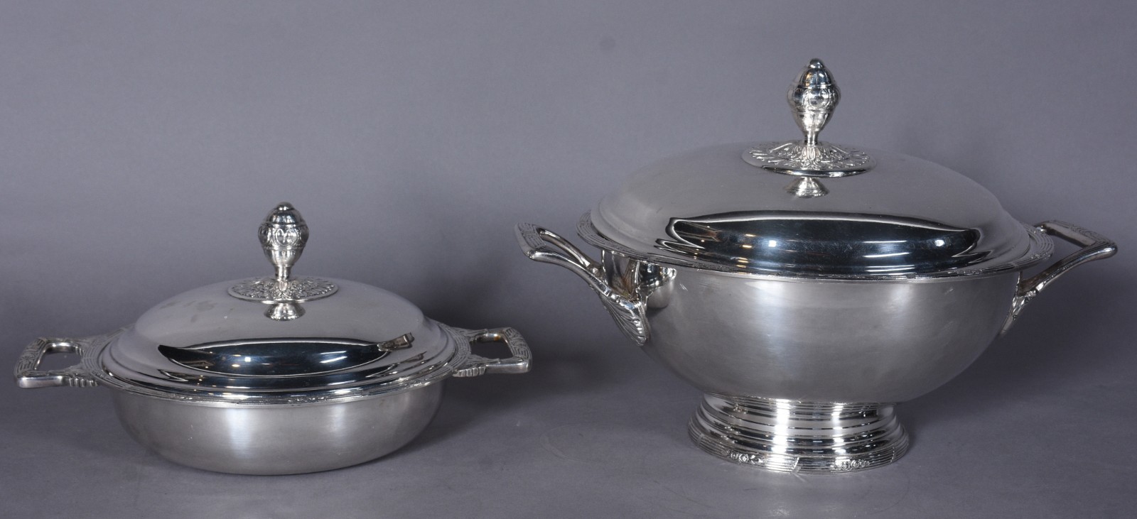 Baixela para jantar de metal prateado, composto de: 9 travessas... - foto 2 de 11