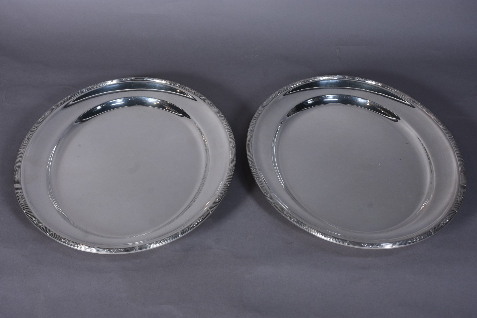 Baixela para jantar de metal prateado, composto de: 9 travessas... - foto 8 de 11