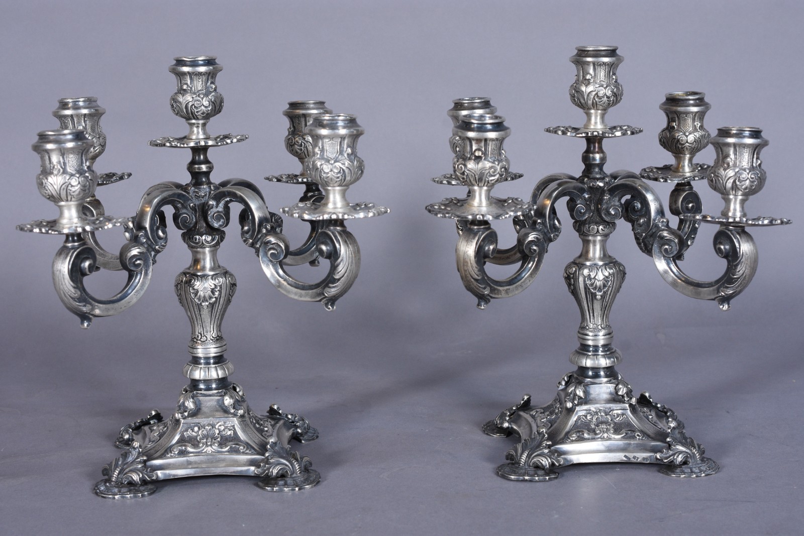Par de candelabros para 5 velas cada de prata contraste 800 mls... - foto 1 de 6