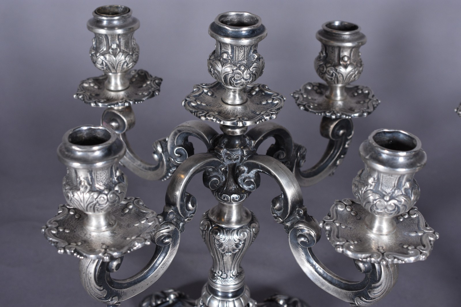 Par de candelabros para 5 velas cada de prata contraste 800 mls... - foto 2 de 6
