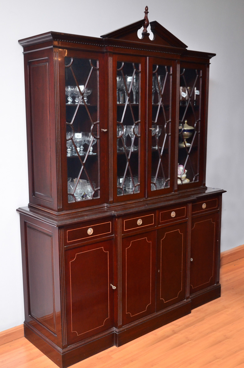 Movel buffet encimado por cristaleira de madeira nobre estilo ingles...