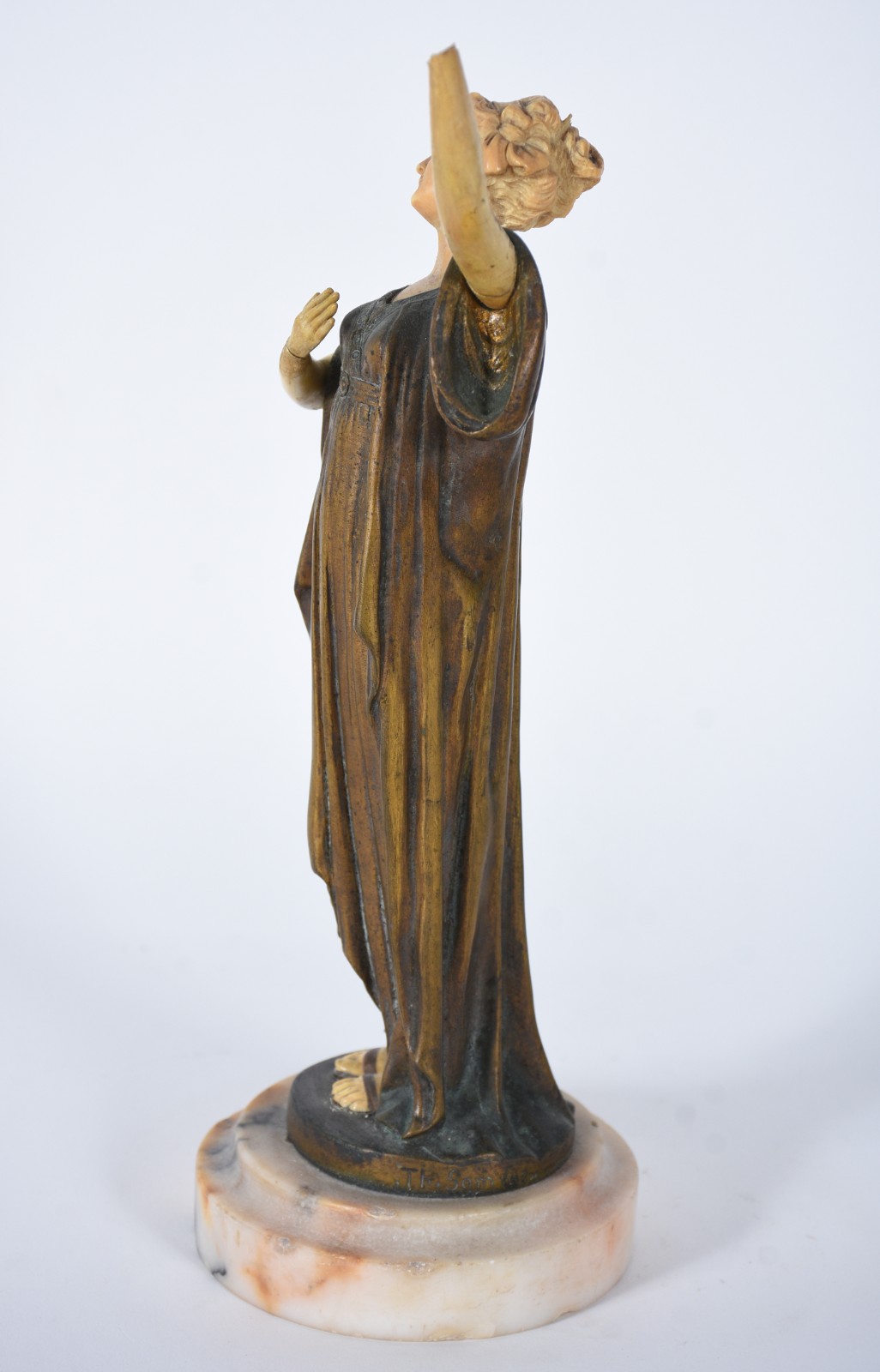 Escultura de bronze representando figura feminina, rosto e braços de... - foto 6 de 8