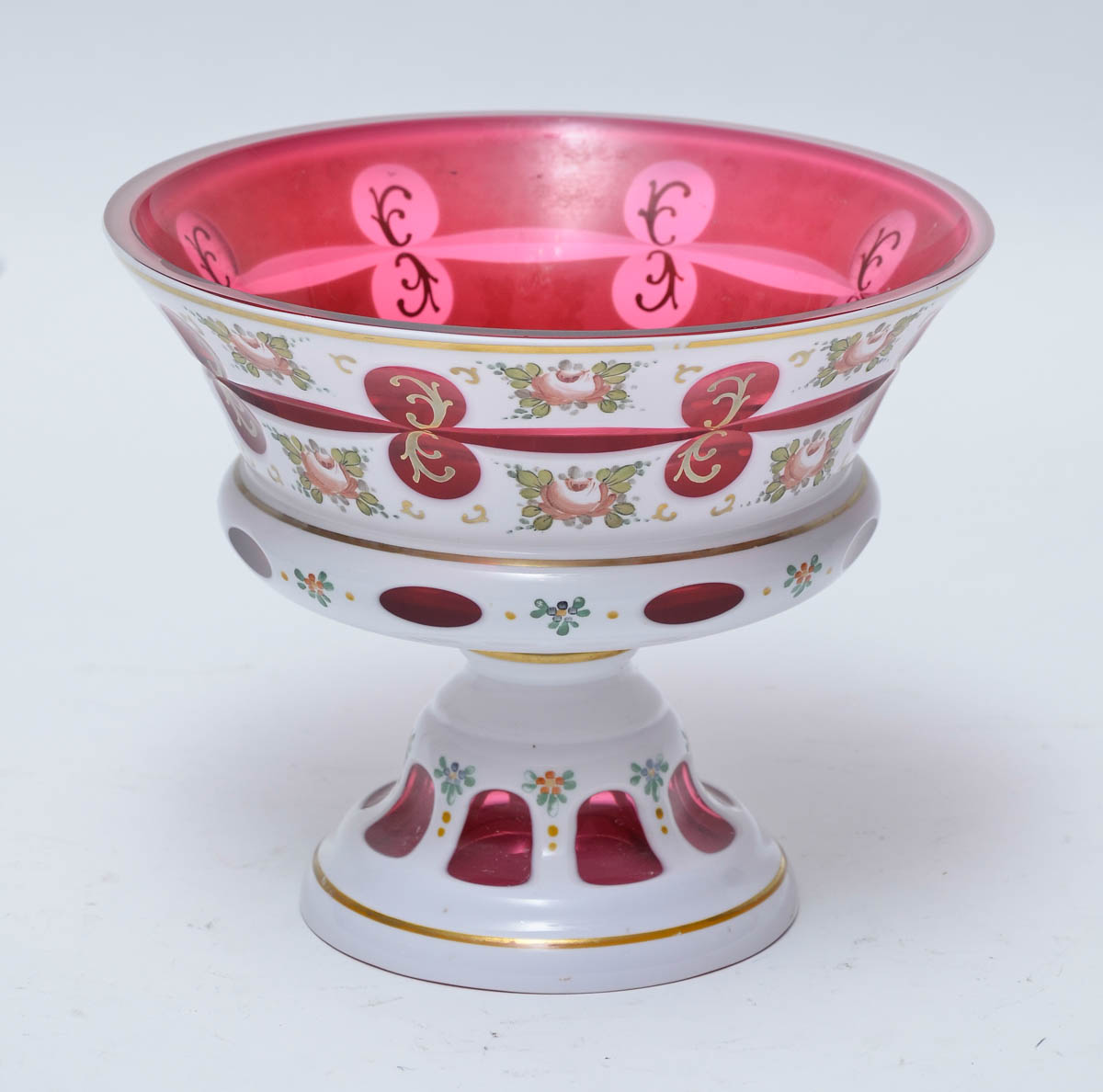 Fruteira de overley, na cor vermelha. Diam. 20 cm - alt. 17 cm.