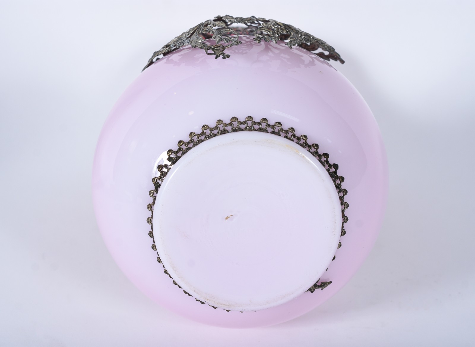 Vaso de opalina rosa com guarnição de prata. Prata quebrada precisa... - foto 6 de 6