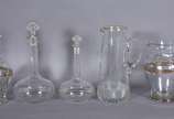 Serviço de cristal tcheco com borda dourada com... - Serviço de cristal tcheco com borda dourada composto de: 12 taças para vinho tinto, 12 para vinho branco, 12 para vinho do Porto, 11 para licor,...