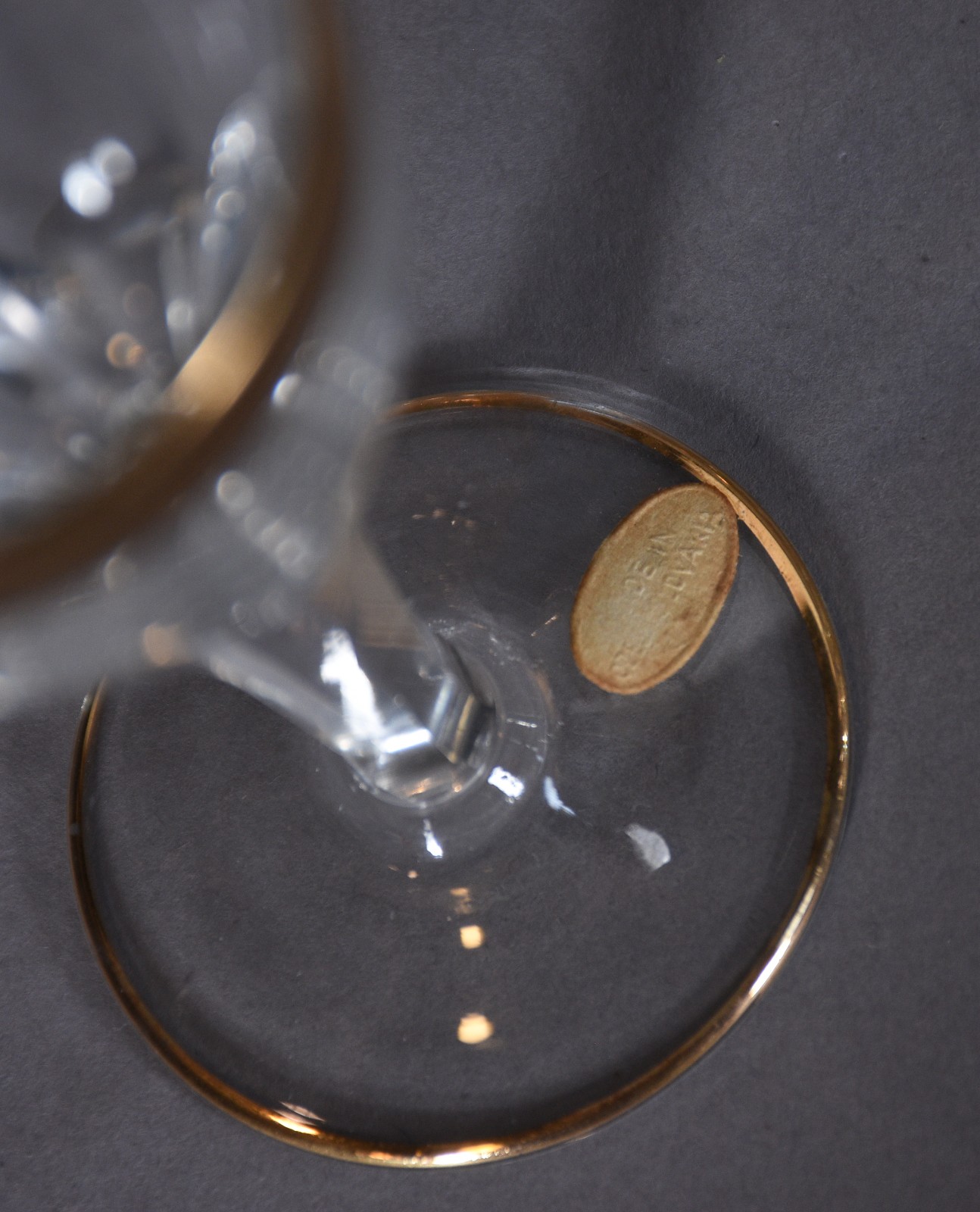 Serviço de cristal tcheco com borda dourada composto de: 12 taças... - foto 8 de 11