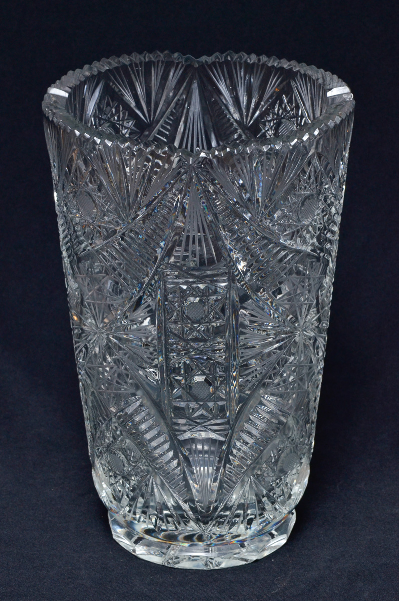 Jarra de cristal tcheco lapidado. Alt.24 cm.