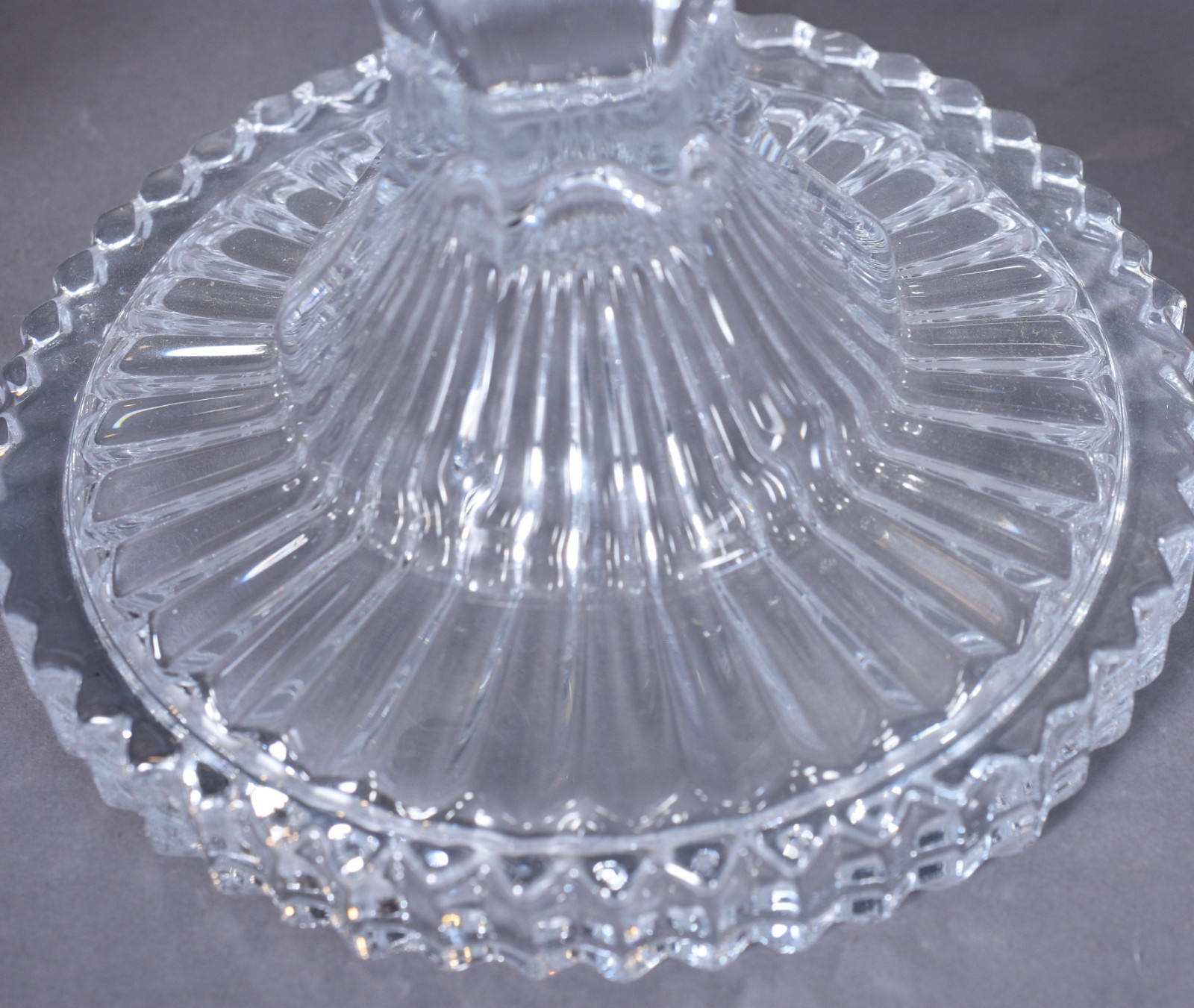 Três fruteiras de cristal/vidro lapidado, sendo uma baixa com tres... - foto 6 de 11