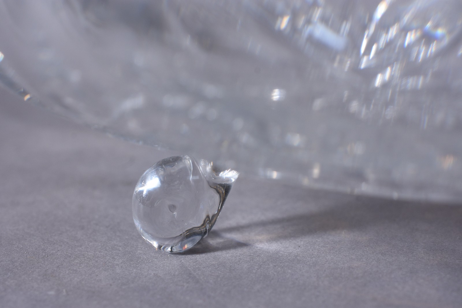 Três fruteiras de cristal/vidro lapidado, sendo uma baixa com tres... - foto 10 de 11