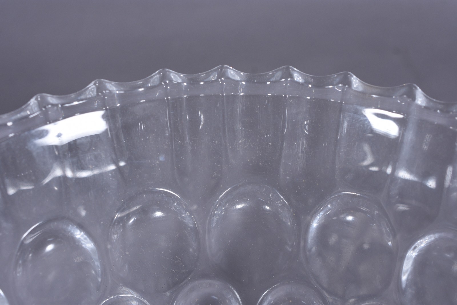 Três fruteiras de cristal/vidro lapidado, sendo uma baixa com tres... - foto 11 de 11