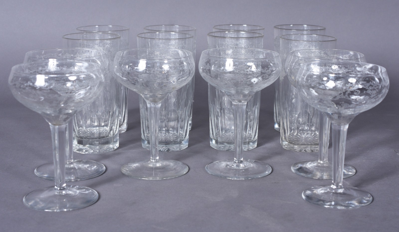 Conjunto de cristal lavrado com guirlandas, composto de: 6 taças para... - foto 2 de 6
