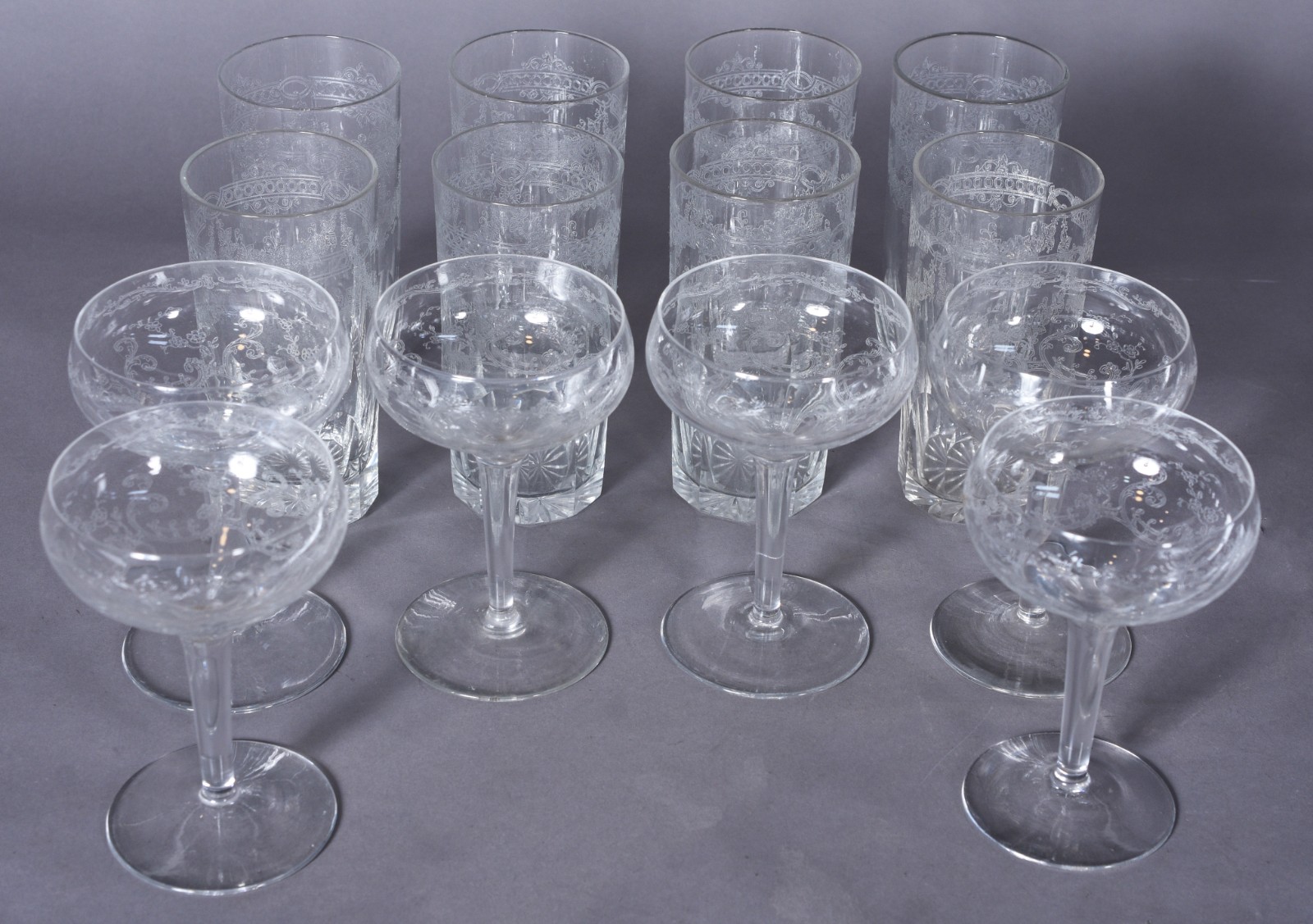 Conjunto de cristal lavrado com guirlandas, composto de: 6 taças para... - foto 1 de 6