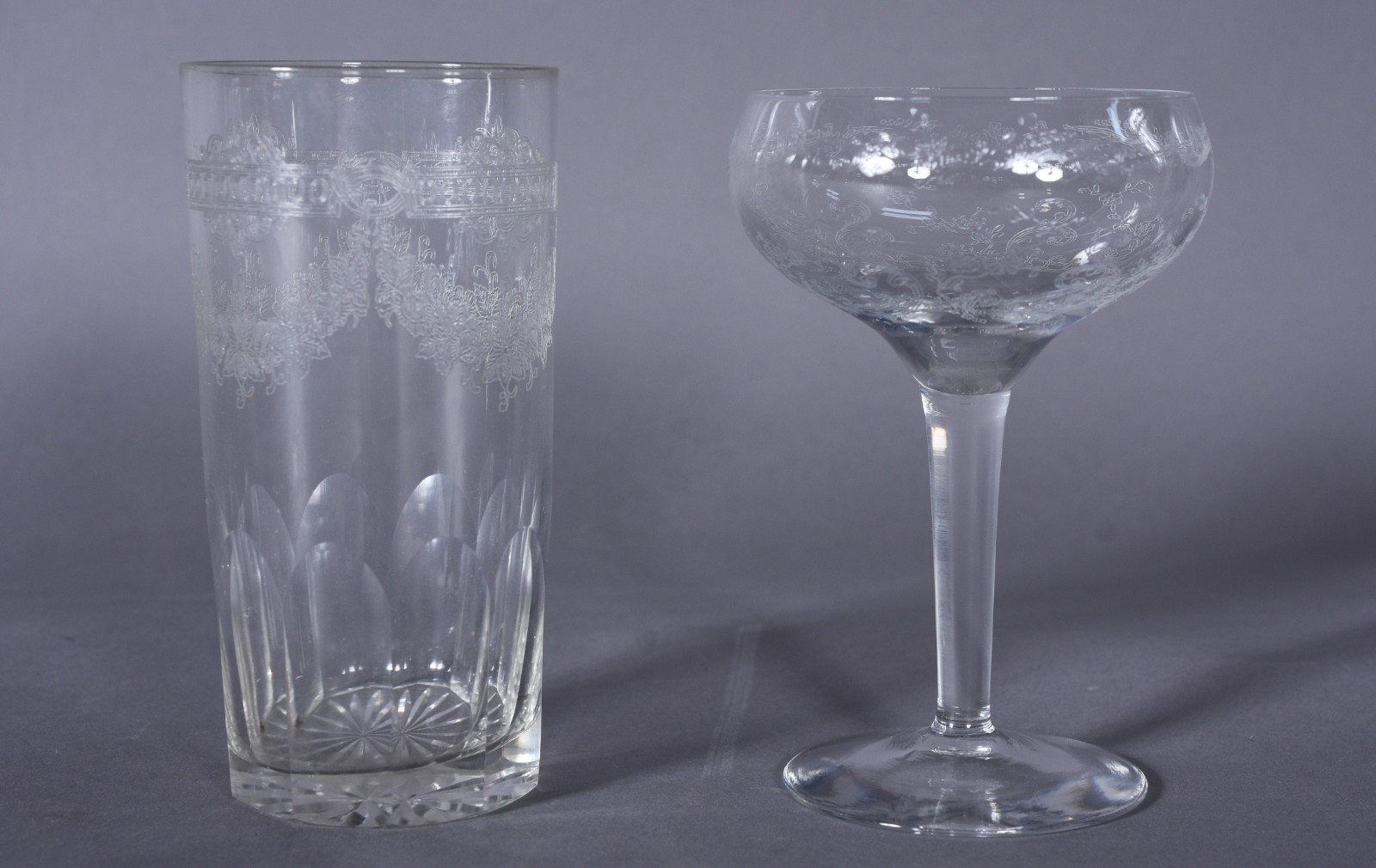Conjunto de cristal lavrado com guirlandas, composto de: 6 taças para... - foto 3 de 6