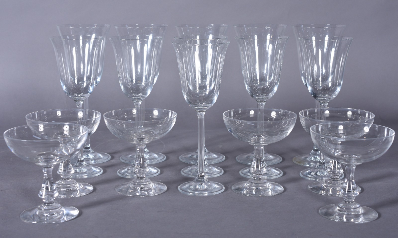 Serviço de cristal composto de: 6 para vinho branco e 5 para vinho... - foto 1 de 4