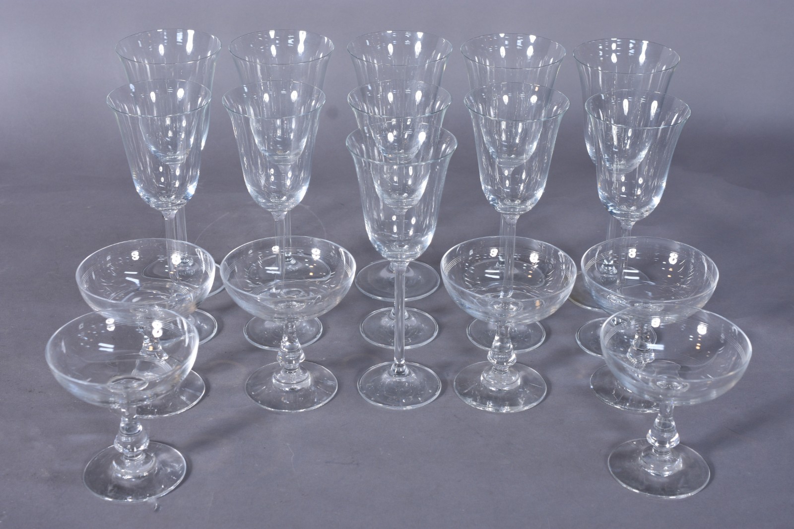 Serviço de cristal composto de: 6 para vinho branco e 5 para vinho... - foto 2 de 4