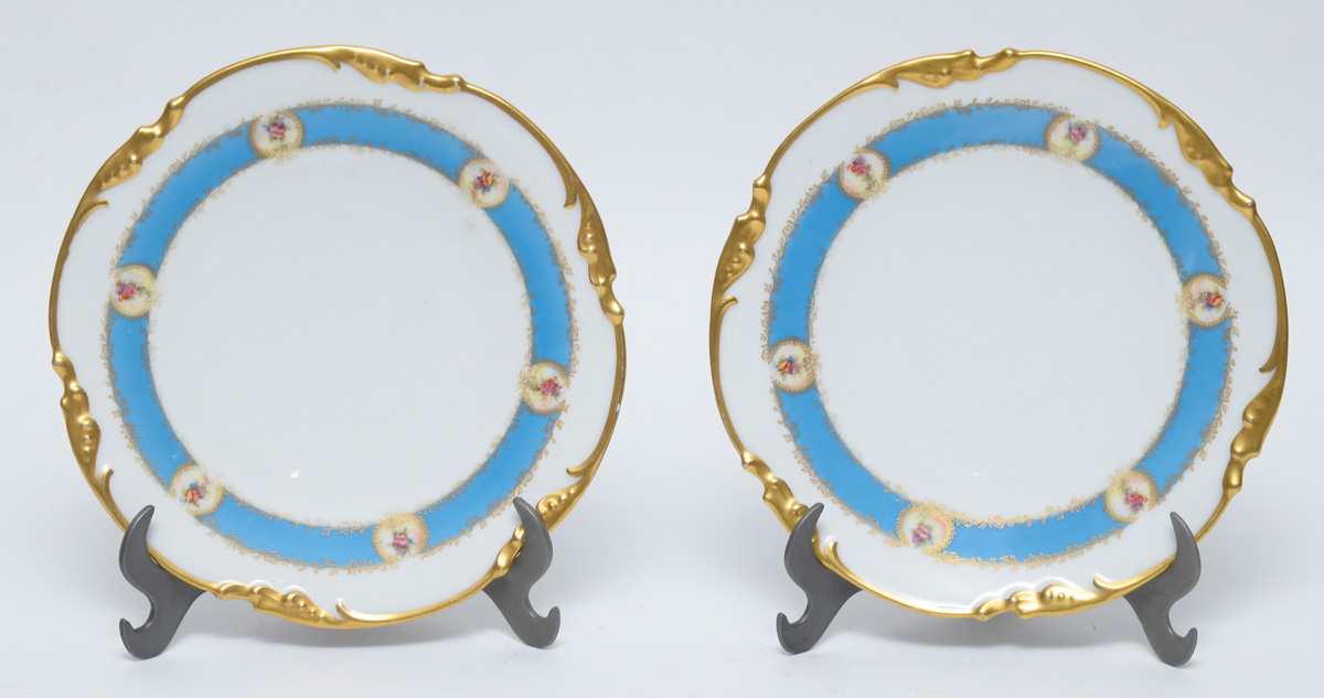 Par de pratos de porcelana francesa de Limoges, JACOB PETIT, tarja...