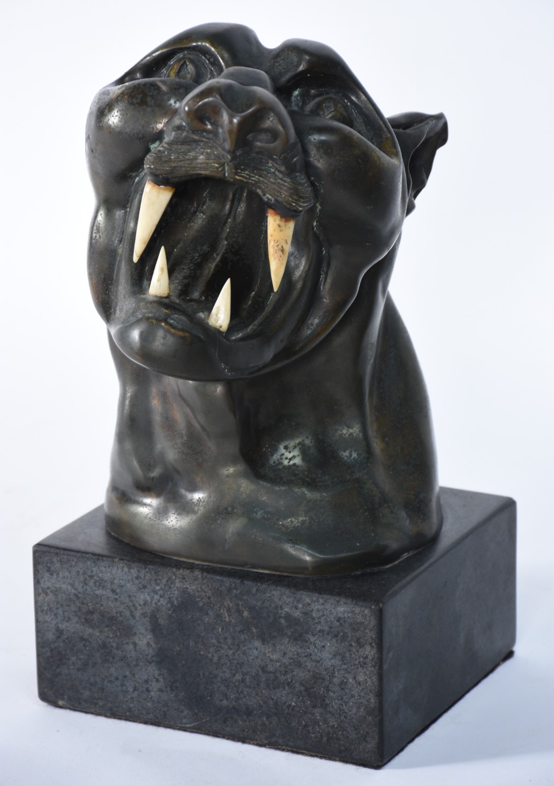 Escultura de bronze representando "Pantera", base de mármore. - foto 2 de 6