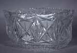 Centro de mesa de cristal tcheco lapidado, feit... - Centro de mesa de cristal tcheco lapidado, feitio oitavado. Lascado na base.