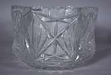 Centro de mesa de cristal tcheco lapidado, feit... - Centro de mesa de cristal tcheco lapidado, feitio oitavado. Lascado na base.