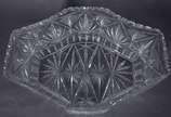 Centro de mesa de cristal tcheco lapidado, feit... - Centro de mesa de cristal tcheco lapidado, feitio oitavado. Lascado na base.