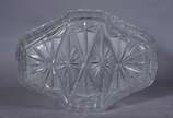 Centro de mesa de cristal tcheco lapidado, feit... - Centro de mesa de cristal tcheco lapidado, feitio oitavado. Lascado na base.