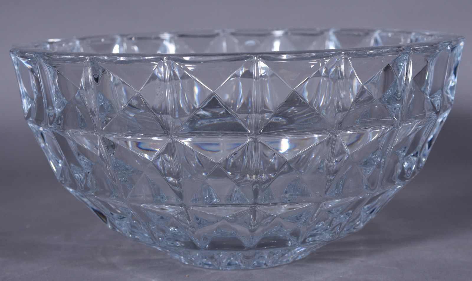 Bowl de cristal trabalhado com lapidação geométrica. - foto 3 de 7