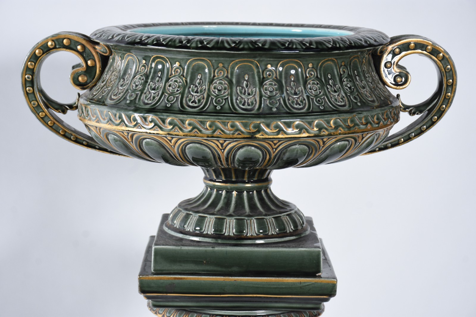 Coluna com cachepot na forma de grande taça, em porcelana francesa na... - foto 4 de 10