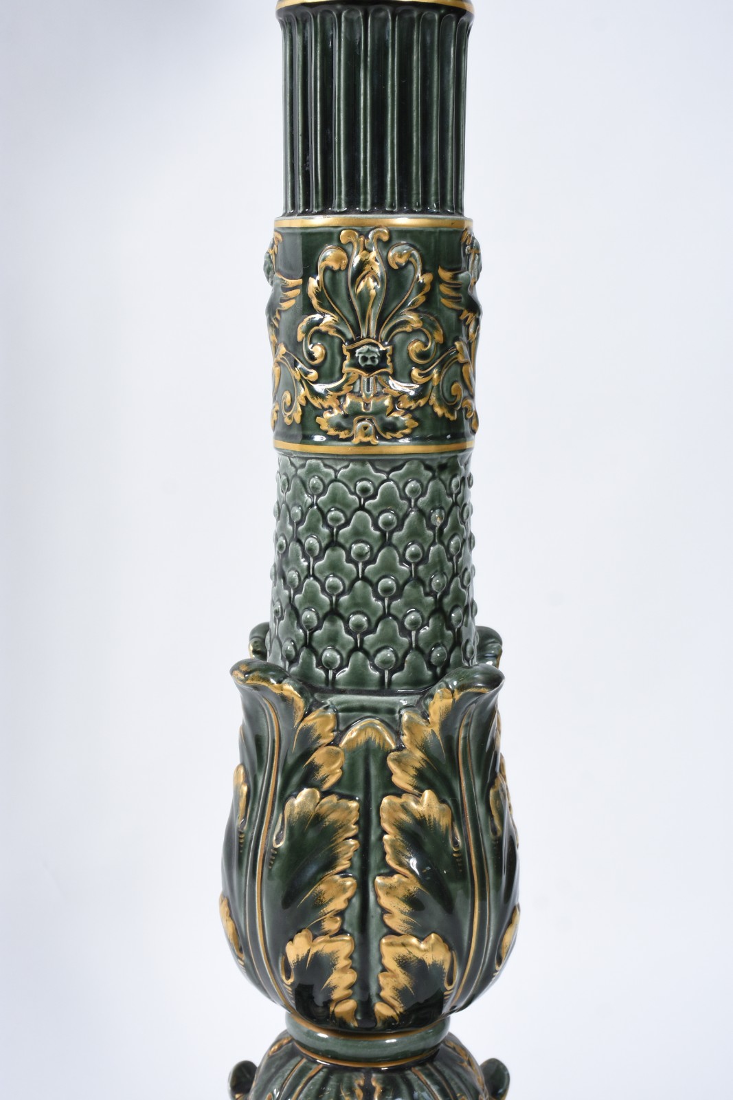 Coluna com cachepot na forma de grande taça, em porcelana francesa na... - foto 6 de 10