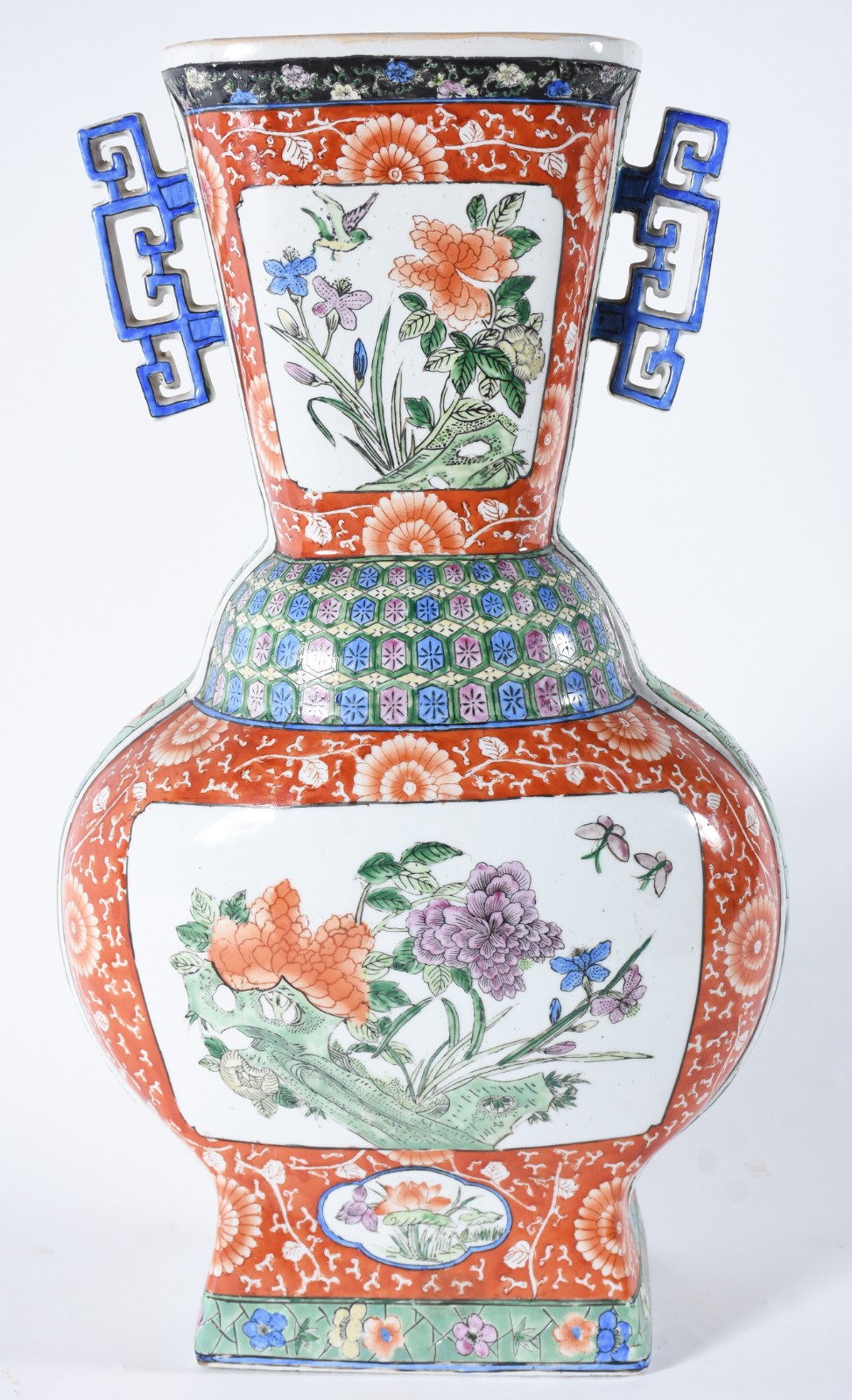 Vaso de porcelana oriental decorado com flores e guirlandas em... - foto 1 de 7