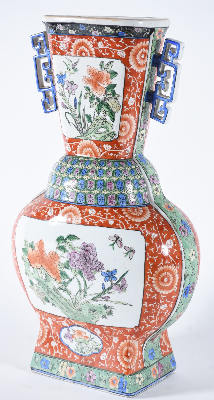 Vaso de porcelana oriental decorado com flores e guirlandas em... - foto 2 de 7