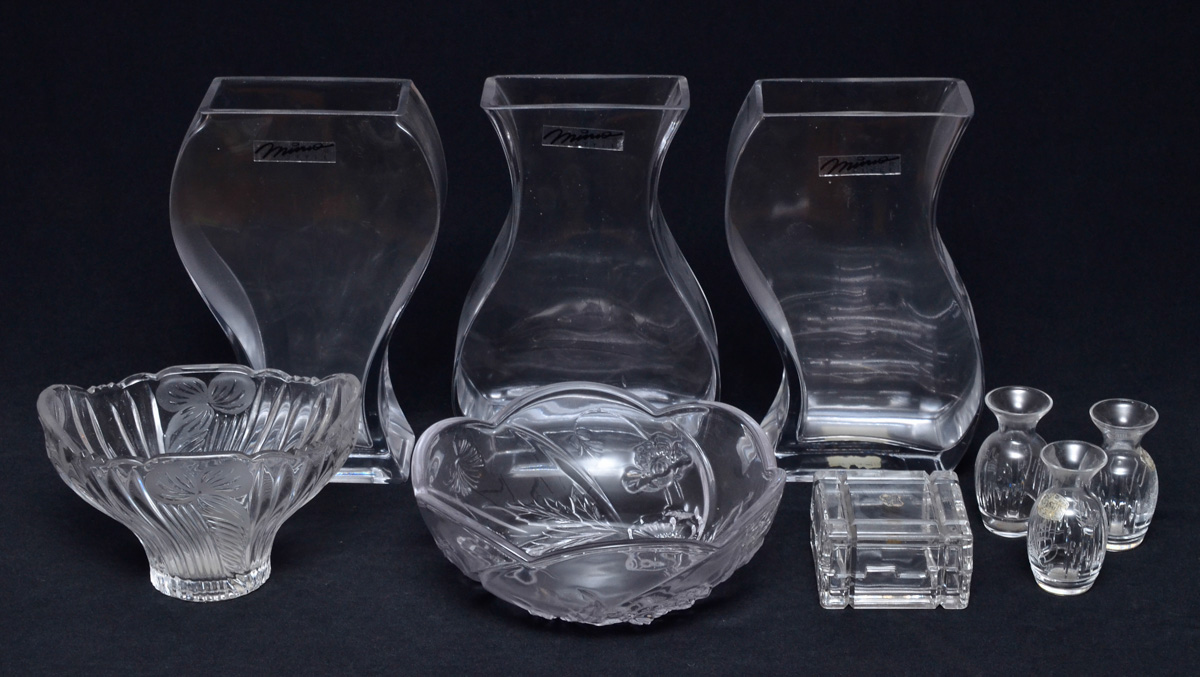 Diversas peças de cristal, sendo 3 vasos (alt. 20 cm), 2 bowls, 3...
