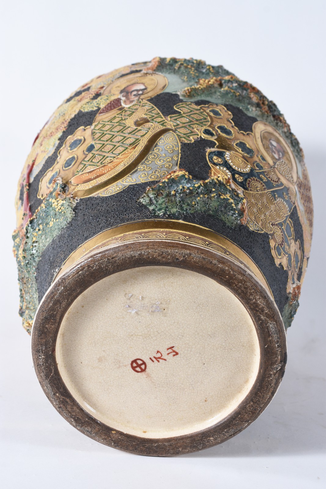 Vaso de faiança japonesa Satzuma ricamente decorado com figuras... - foto 6 de 7