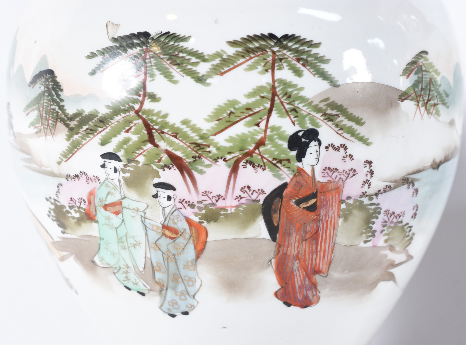 Par de vasos de porcelana oriental decorados com figuras de gueixas... - foto 2 de 8