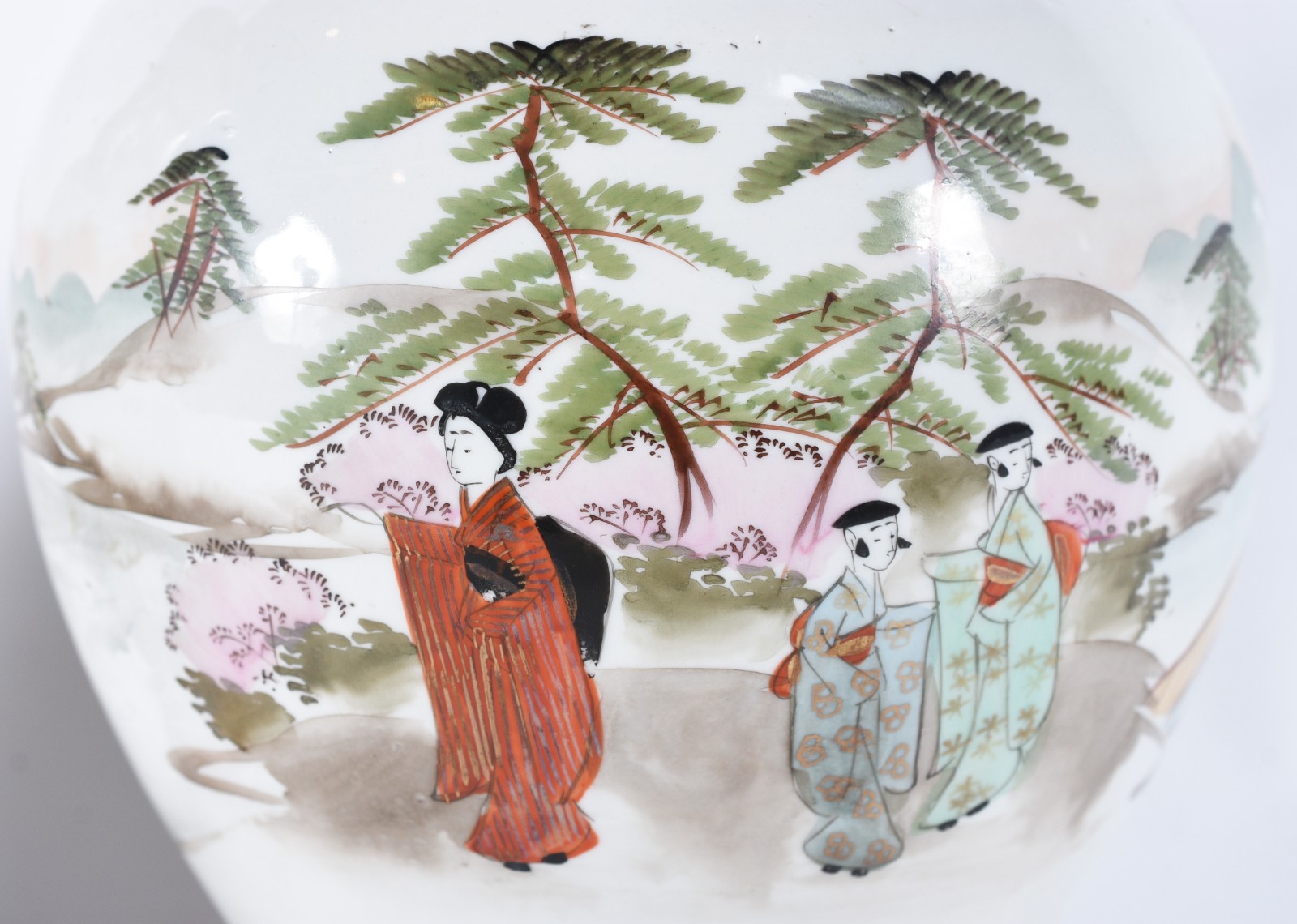 Par de vasos de porcelana oriental decorados com figuras de gueixas... - foto 3 de 8
