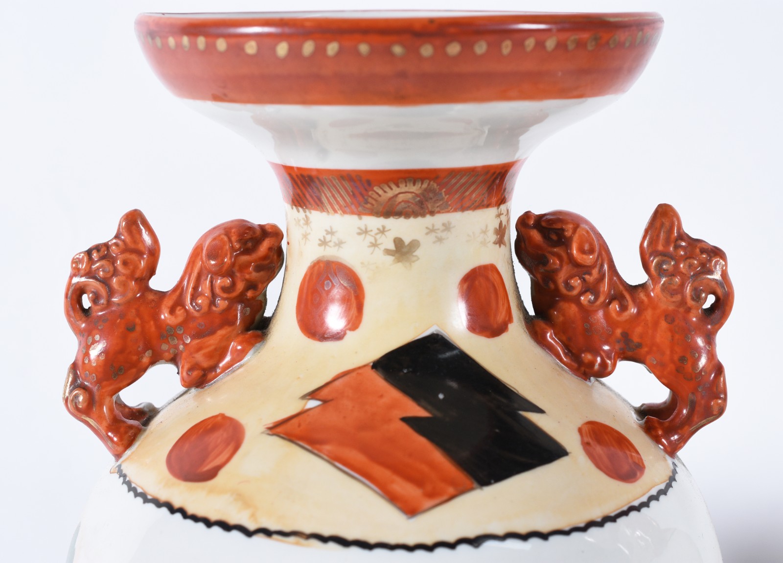 Par de vasos de porcelana oriental decorados com figuras de gueixas... - foto 4 de 8