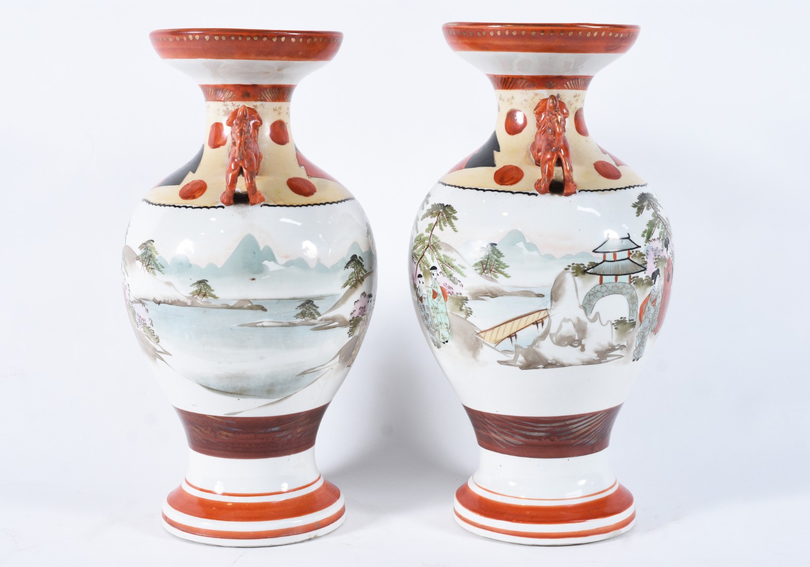 Par de vasos de porcelana oriental decorados com figuras de gueixas... - foto 5 de 8